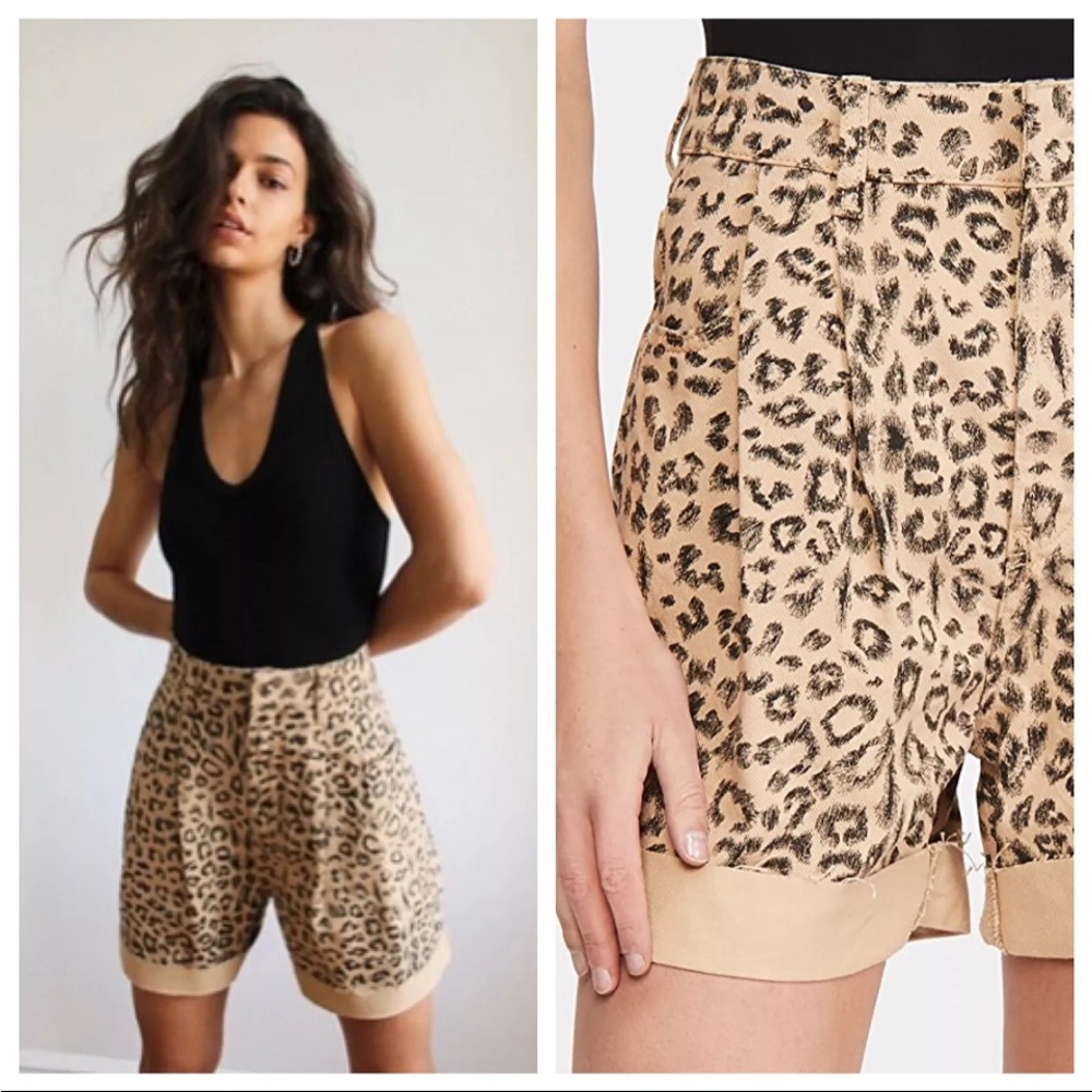 We the Free/Free people Printed Dogtown Cut
Off Shorts
Size 27